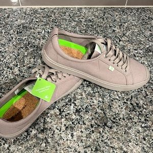 New with Tags Mens Cariuma Shoes size 12